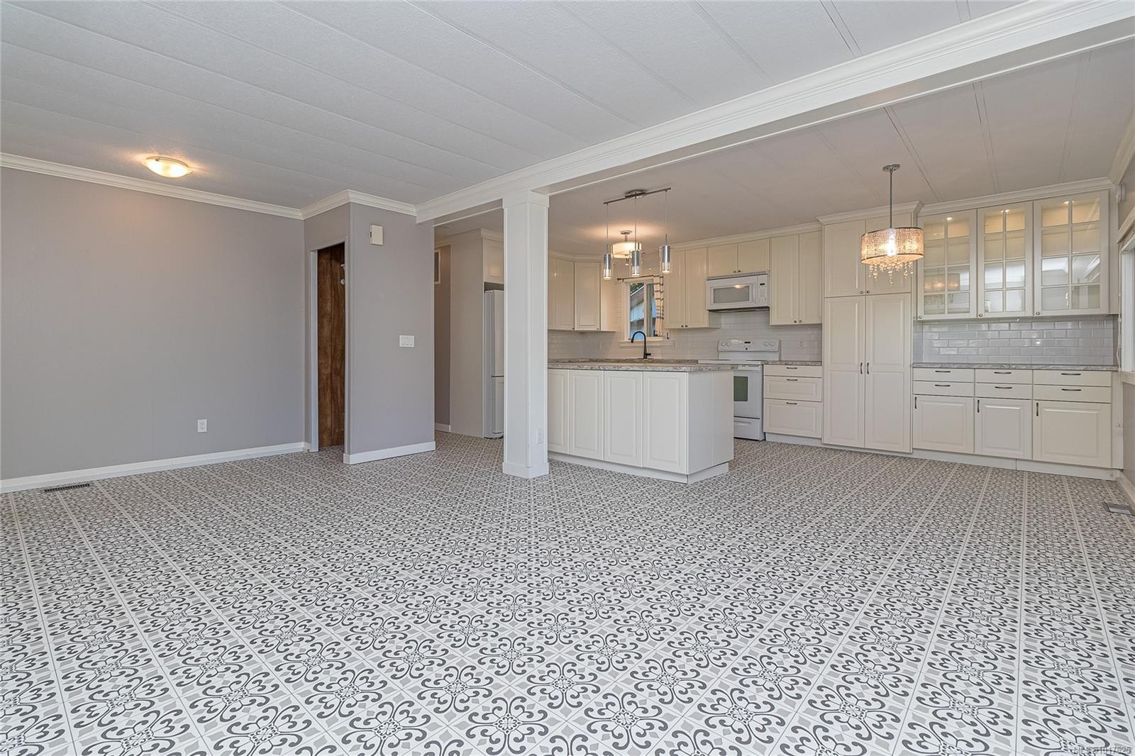 2135 Summergate Blvd, Sidney, BC