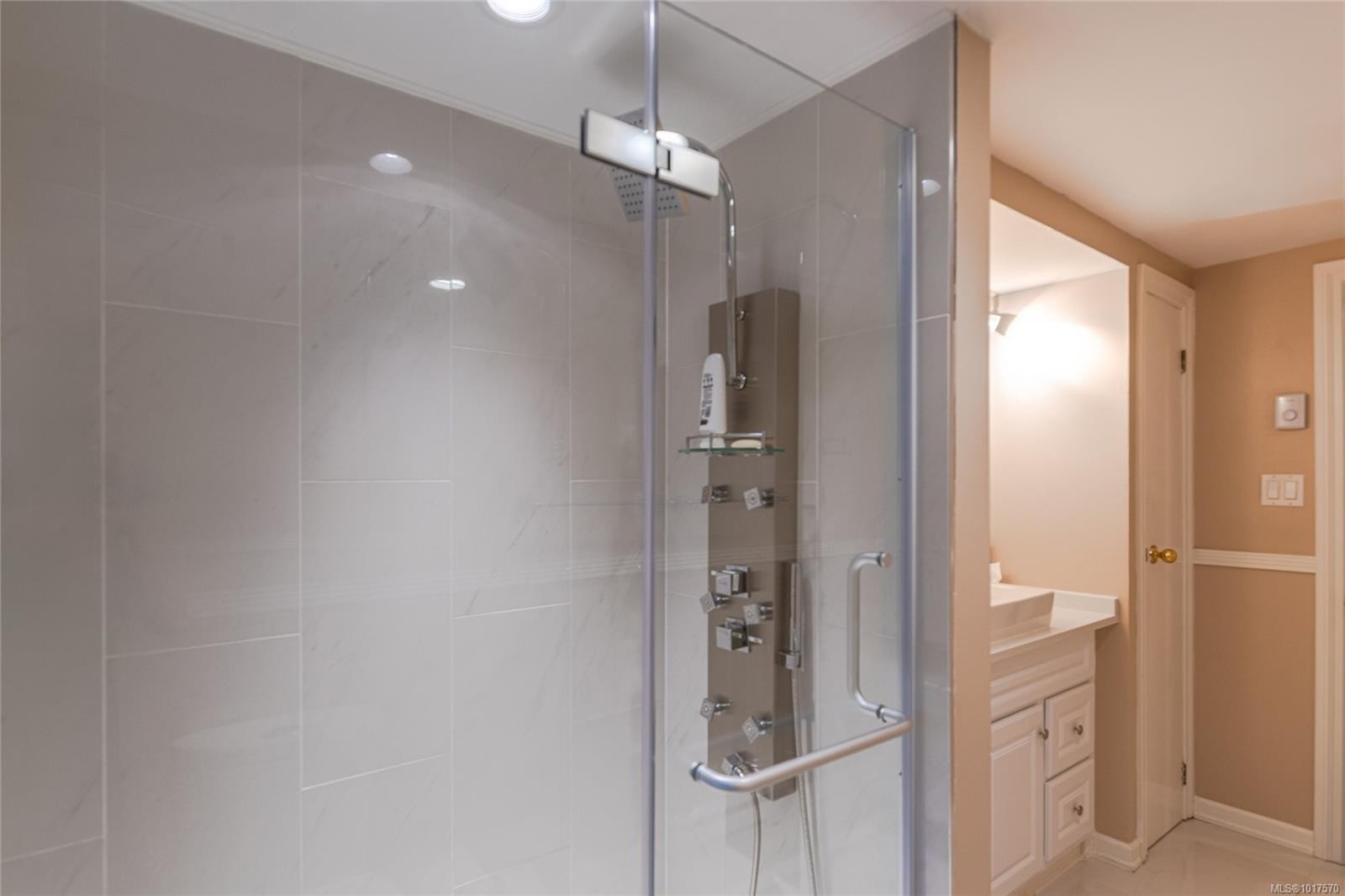 4727 Treetop Hts, Saanich, BC