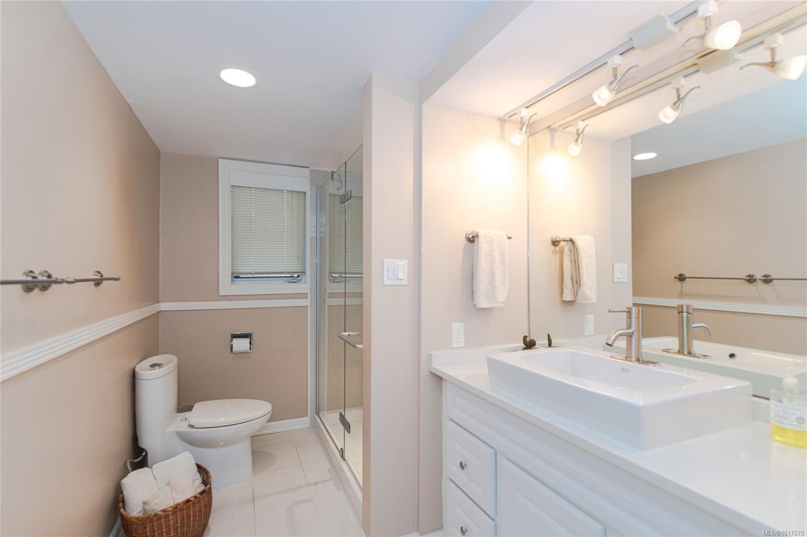 4727 Treetop Hts, Saanich, BC