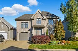 1661 Rue Étienne-Bisaillon Chambly, QC J3L 6L5