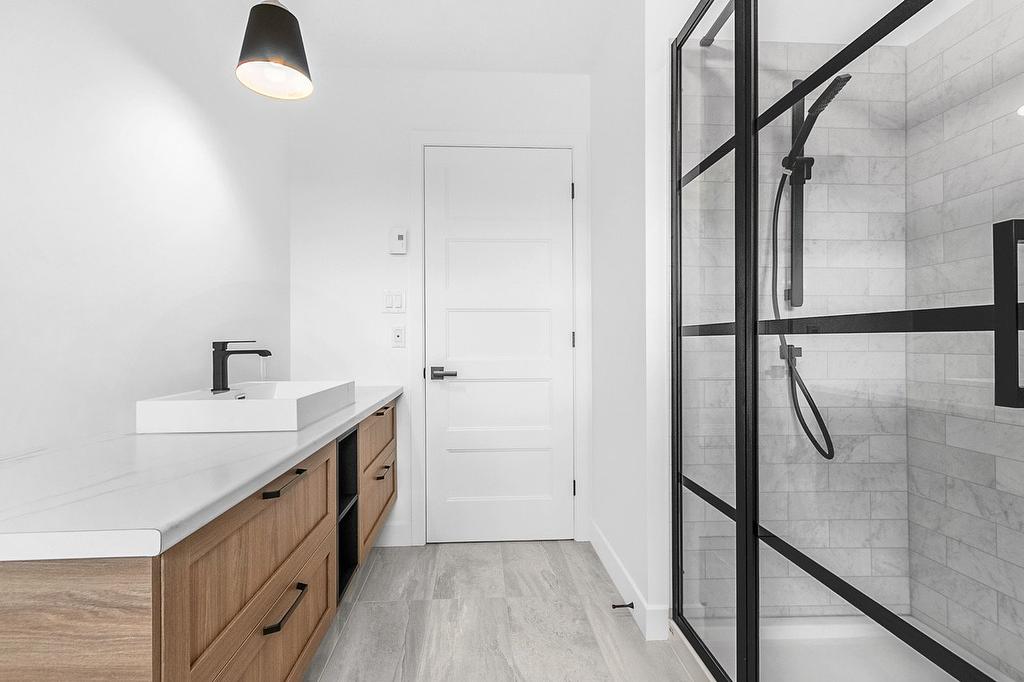 Salle de bains - Rue Du Havre, Lévis (Les Chutes-De-La-Chaudière-Ouest), QC - Indoor Photo Showing Bathroom