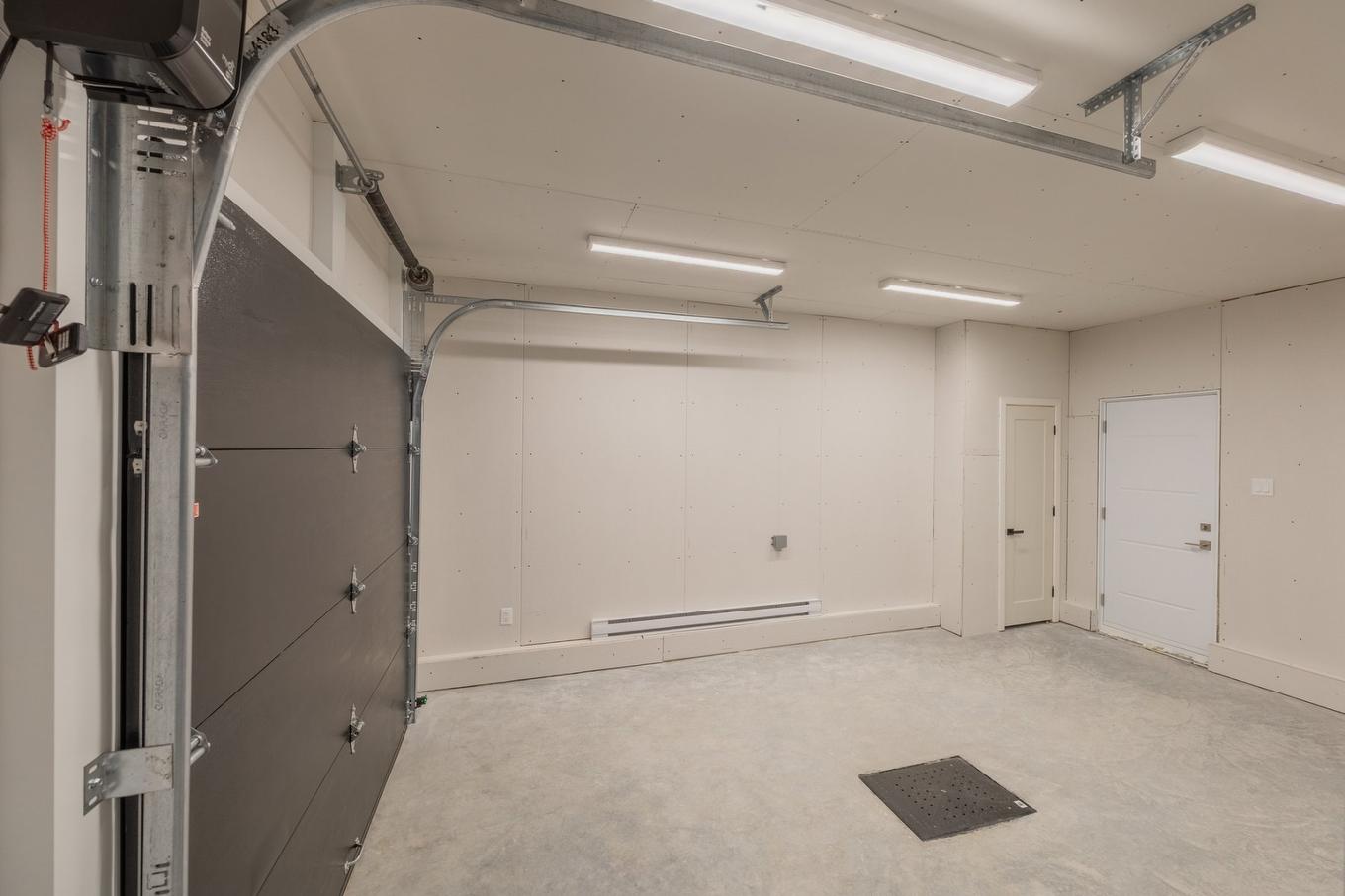 Salon - Rue Du Havre, Lévis (Les Chutes-De-La-Chaudière-Ouest), QC - Indoor Photo Showing Garage