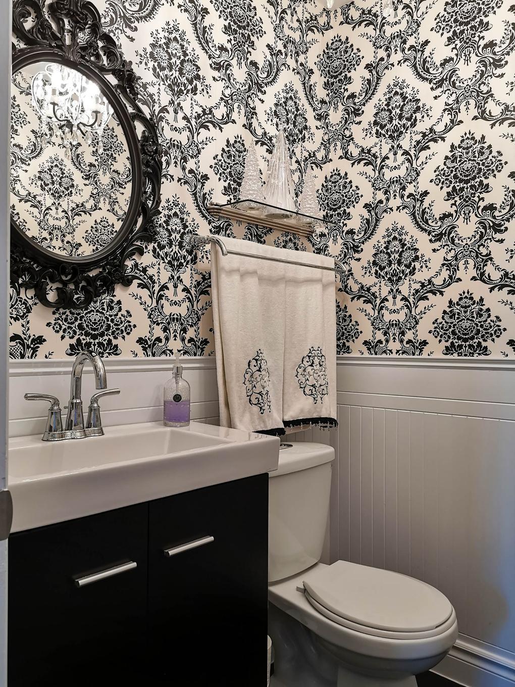 Powder room - 8115 Av. Niagara, Brossard, QC - Indoor Photo Showing Bathroom