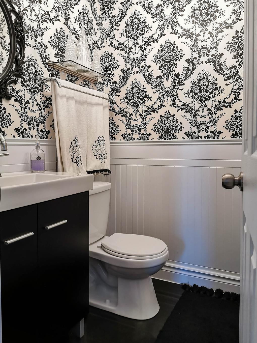 Powder room - 8115 Av. Niagara, Brossard, QC - Indoor Photo Showing Bathroom