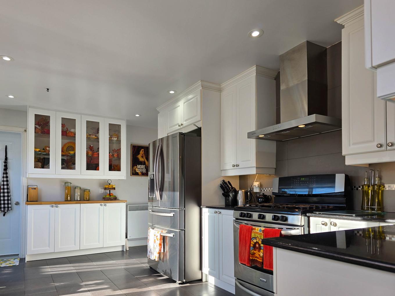 Kitchen - 8115 Av. Niagara, Brossard, QC - Indoor Photo Showing Kitchen