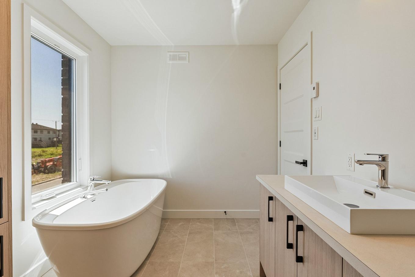 Bathroom - Rue Siméon-Drolet, Québec (Les Rivières), QC