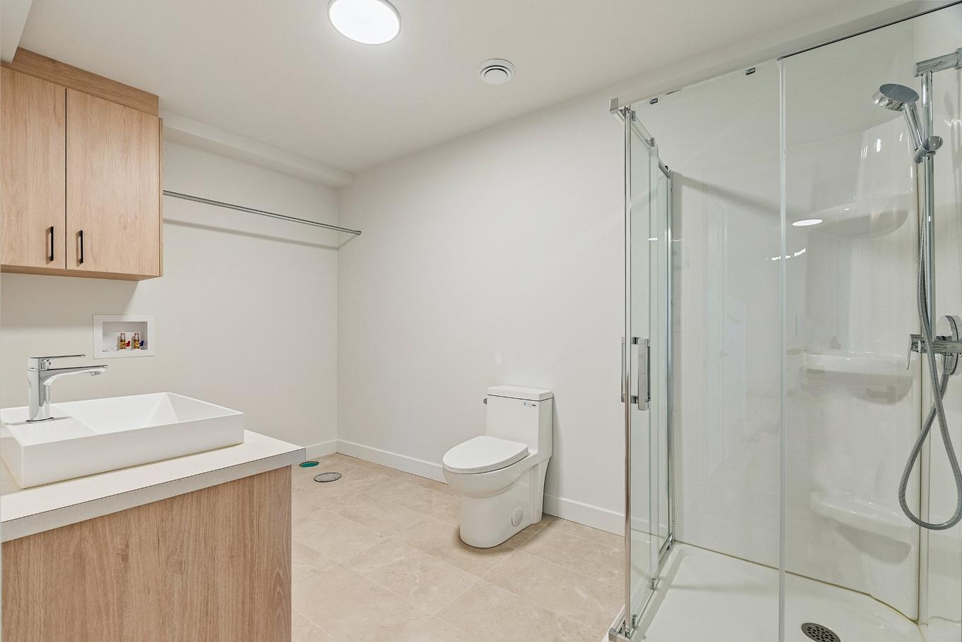 Bathroom - Rue Siméon-Drolet, Québec (Les Rivières), QC