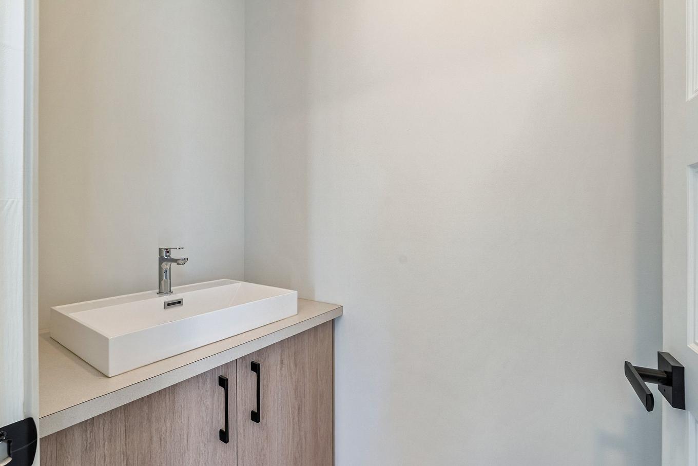 Powder room - Rue Siméon-Drolet, Québec (Les Rivières), QC