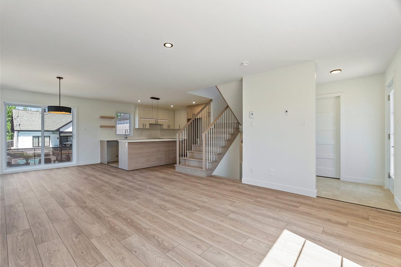 Living room - Rue Siméon-Drolet, Québec (Les Rivières), QC