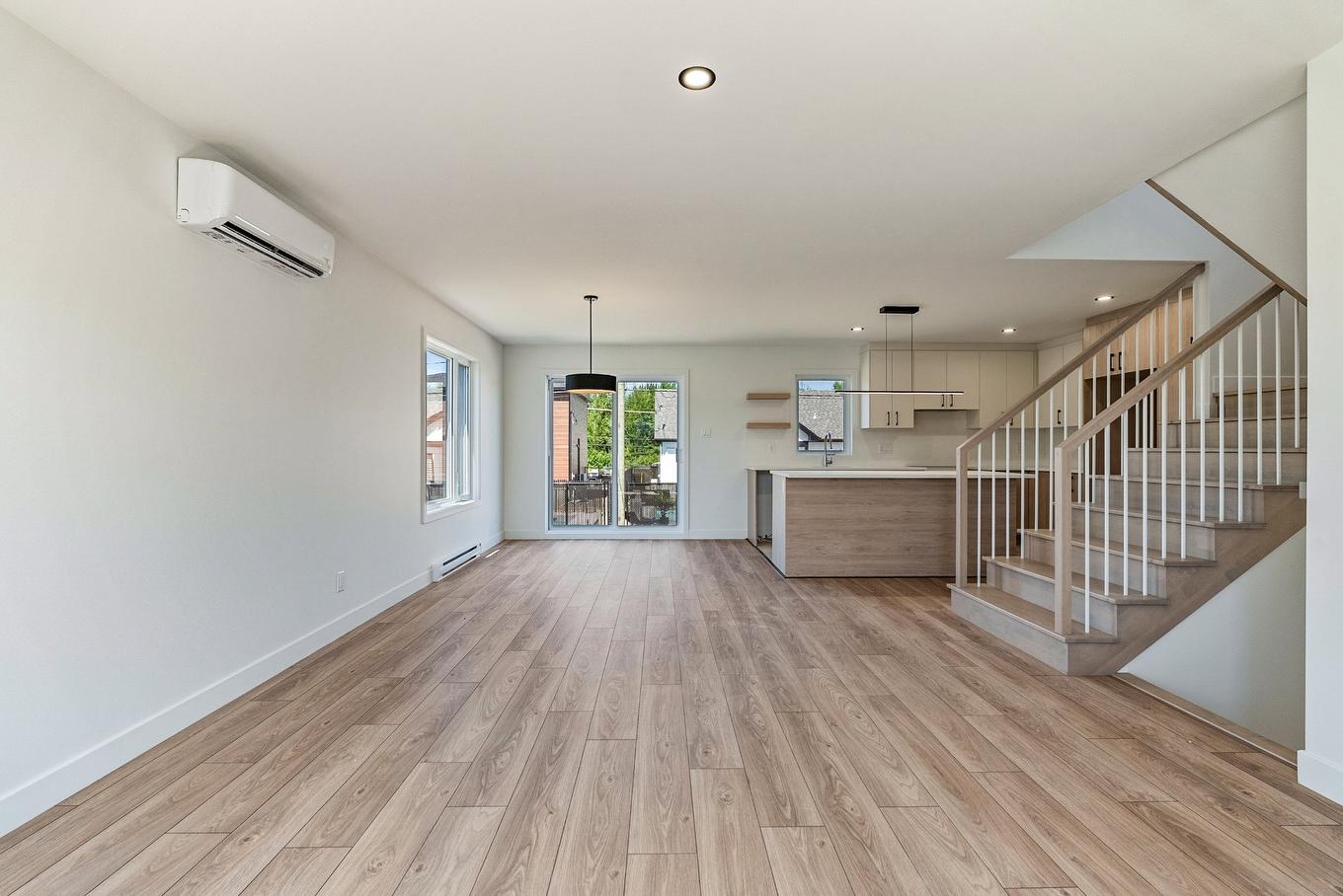 Living room - Rue Siméon-Drolet, Québec (Les Rivières), QC