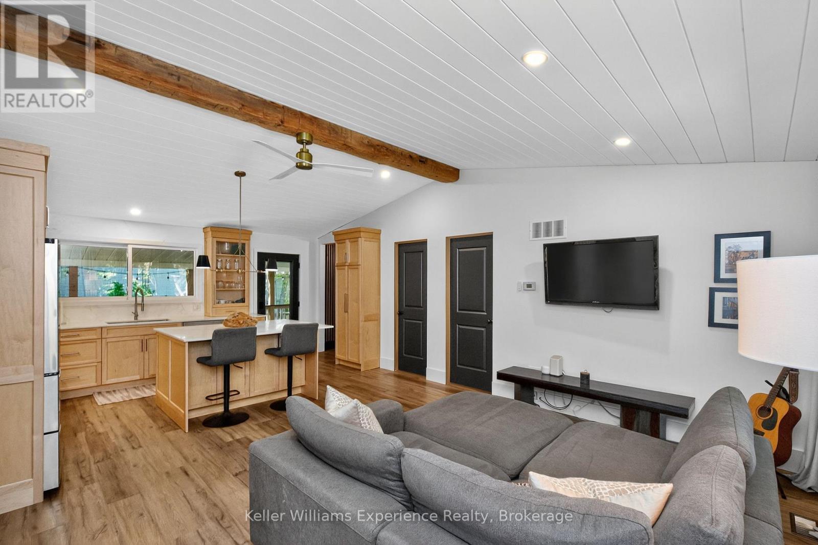 1694 Tiny Beaches Road S, Tiny, ON - Indoor Photo Showing Living Room