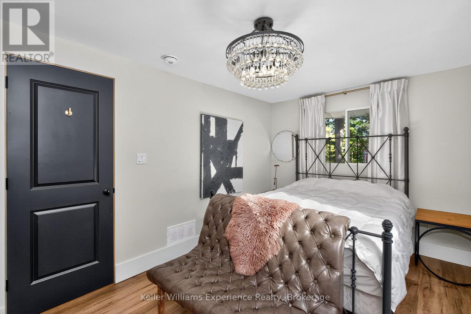 1694 Tiny Beaches Road S, Tiny, ON - Indoor Photo Showing Bedroom