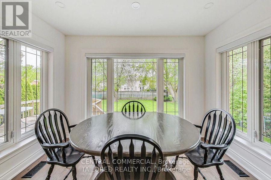 35 Mackay Drive, Richmond Hill, ON - Indoor Photo Showing Dining Room