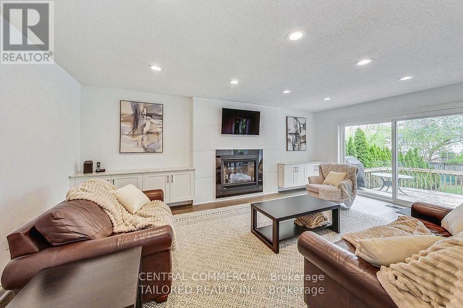 35 Mackay Drive, Richmond Hill, ON - Indoor Photo Showing Living Room With Fireplace