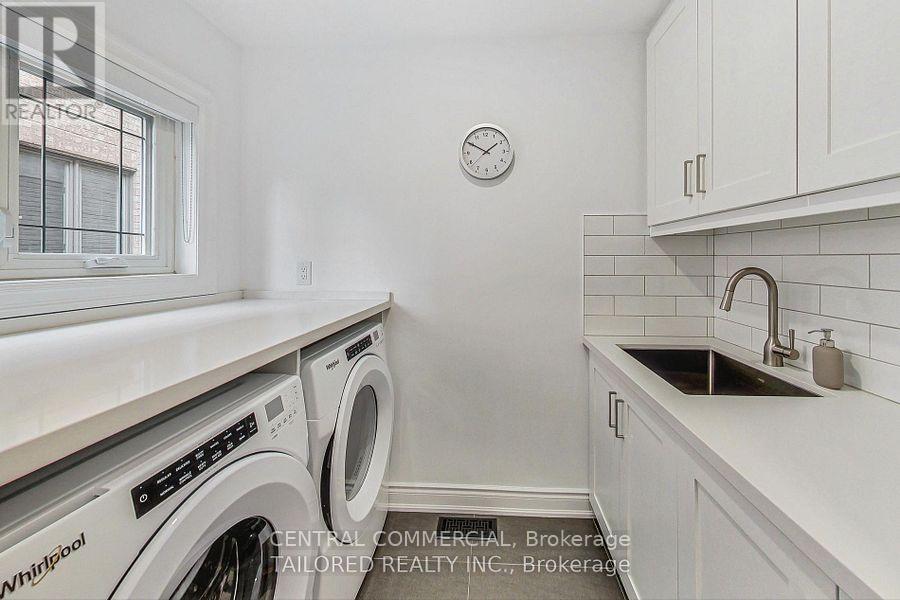 35 Mackay Drive, Richmond Hill, ON - Indoor Photo Showing Laundry Room