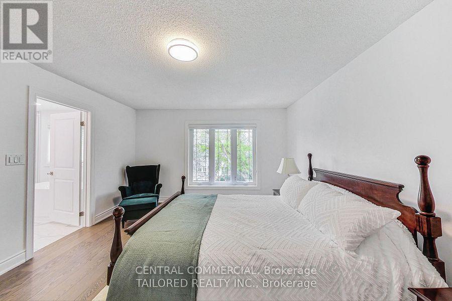 35 Mackay Drive, Richmond Hill, ON - Indoor Photo Showing Bedroom