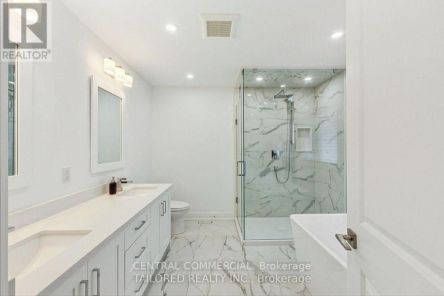 35 Mackay Drive, Richmond Hill, ON - Indoor Photo Showing Bathroom