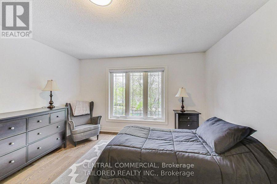 35 Mackay Drive, Richmond Hill, ON - Indoor Photo Showing Bedroom