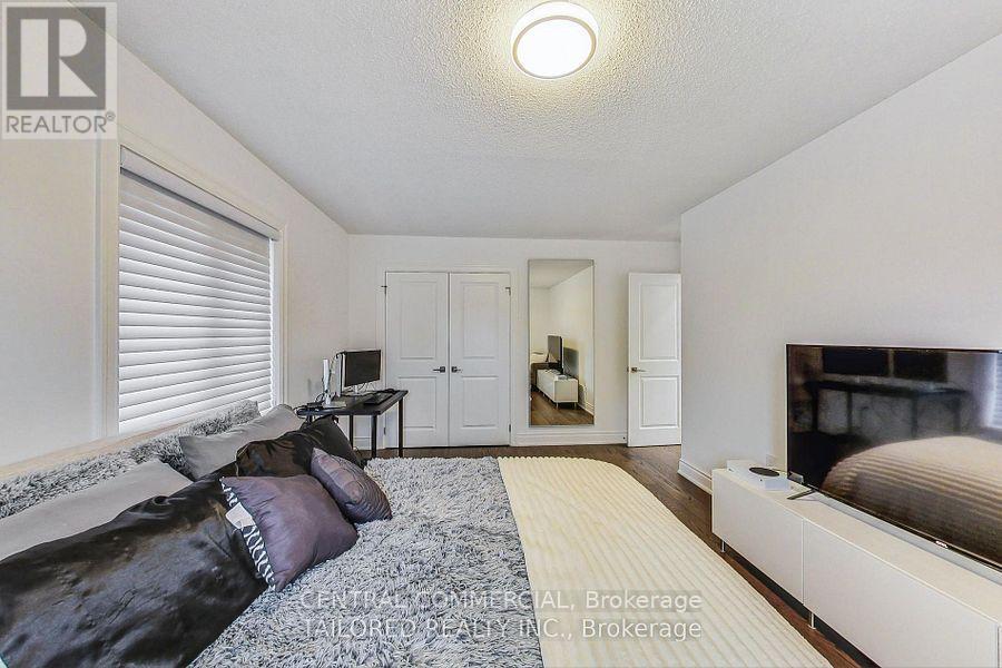 35 Mackay Drive, Richmond Hill, ON - Indoor Photo Showing Bedroom