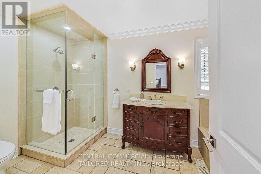 35 Mackay Drive, Richmond Hill, ON - Indoor Photo Showing Bathroom