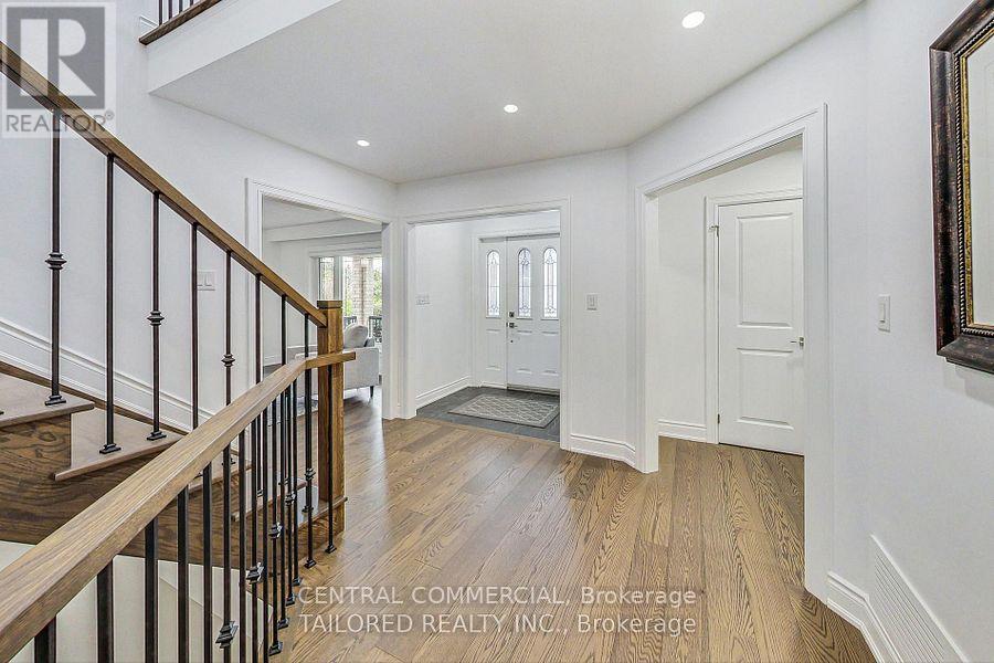 35 Mackay Drive, Richmond Hill, ON - Indoor Photo Showing Other Room