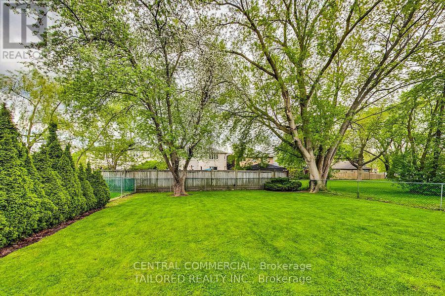 35 Mackay Drive, Richmond Hill, ON - Outdoor