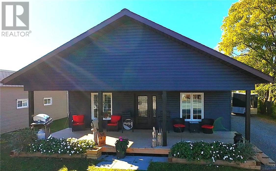 29 Vankoughnet St. E., Little Current, ON - Outdoor