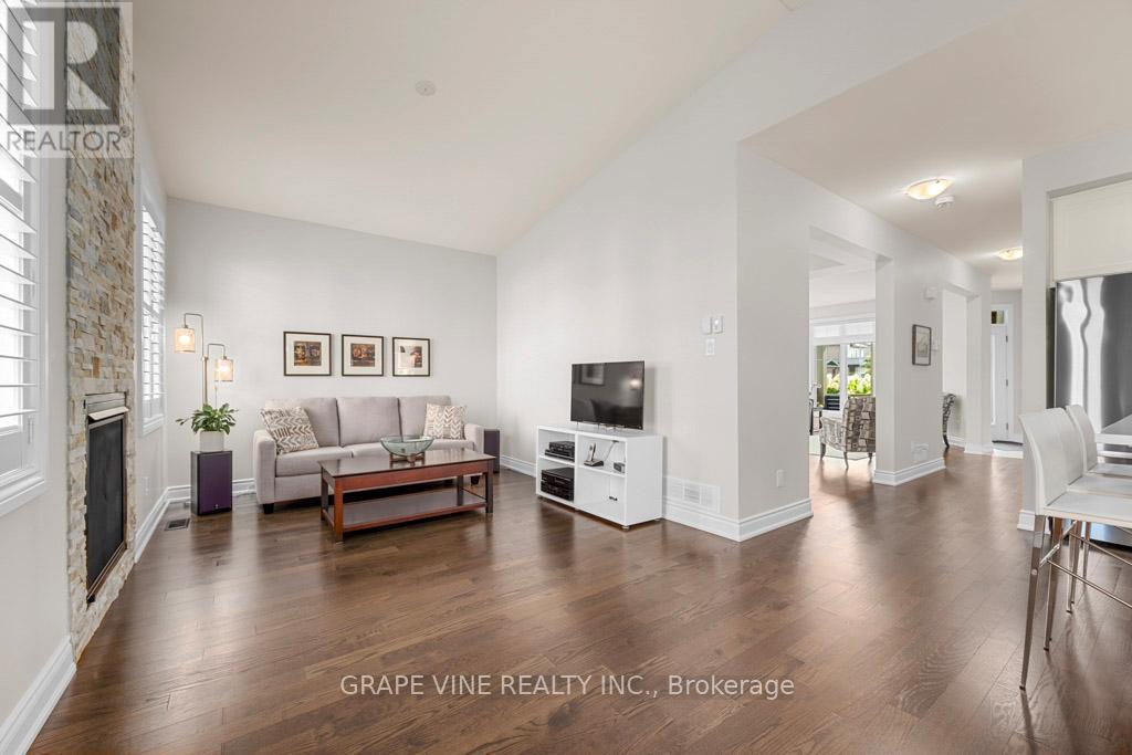 862 Oat Straw Way, Ottawa, ON - Indoor Photo Showing Living Room