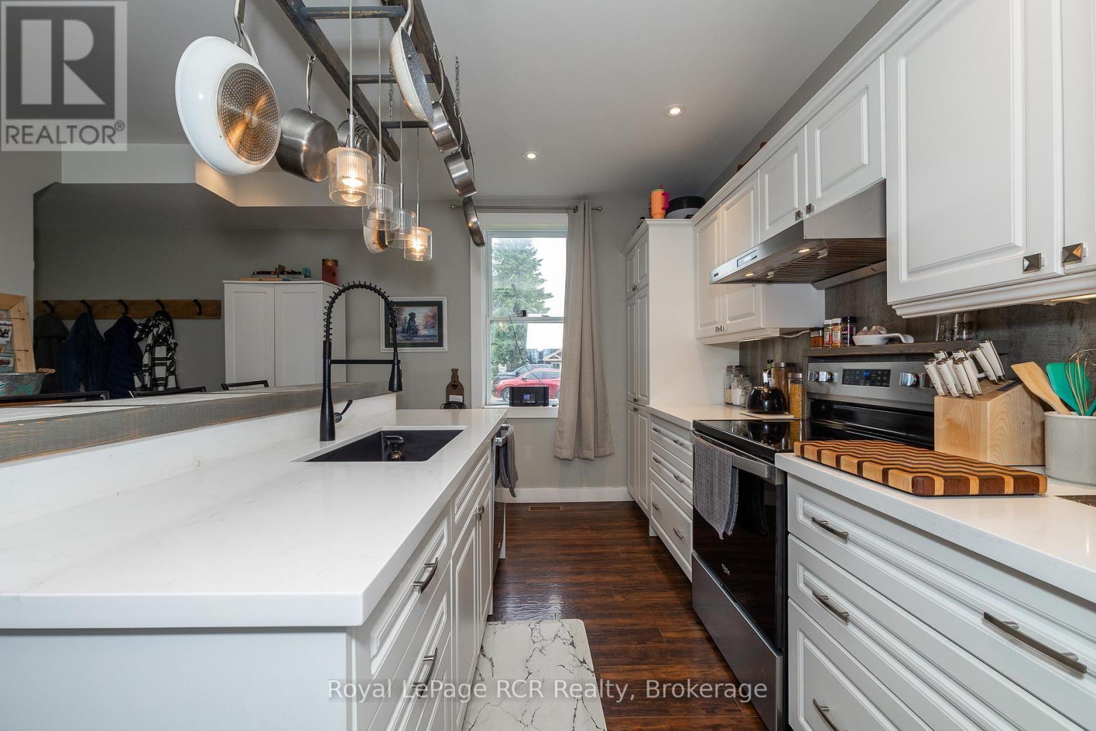 773760 Highway 10, Grey Highlands, ON - Indoor Photo Showing Kitchen With Upgraded Kitchen