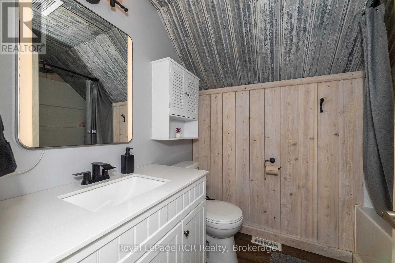 773760 Highway 10, Grey Highlands, ON - Indoor Photo Showing Bathroom