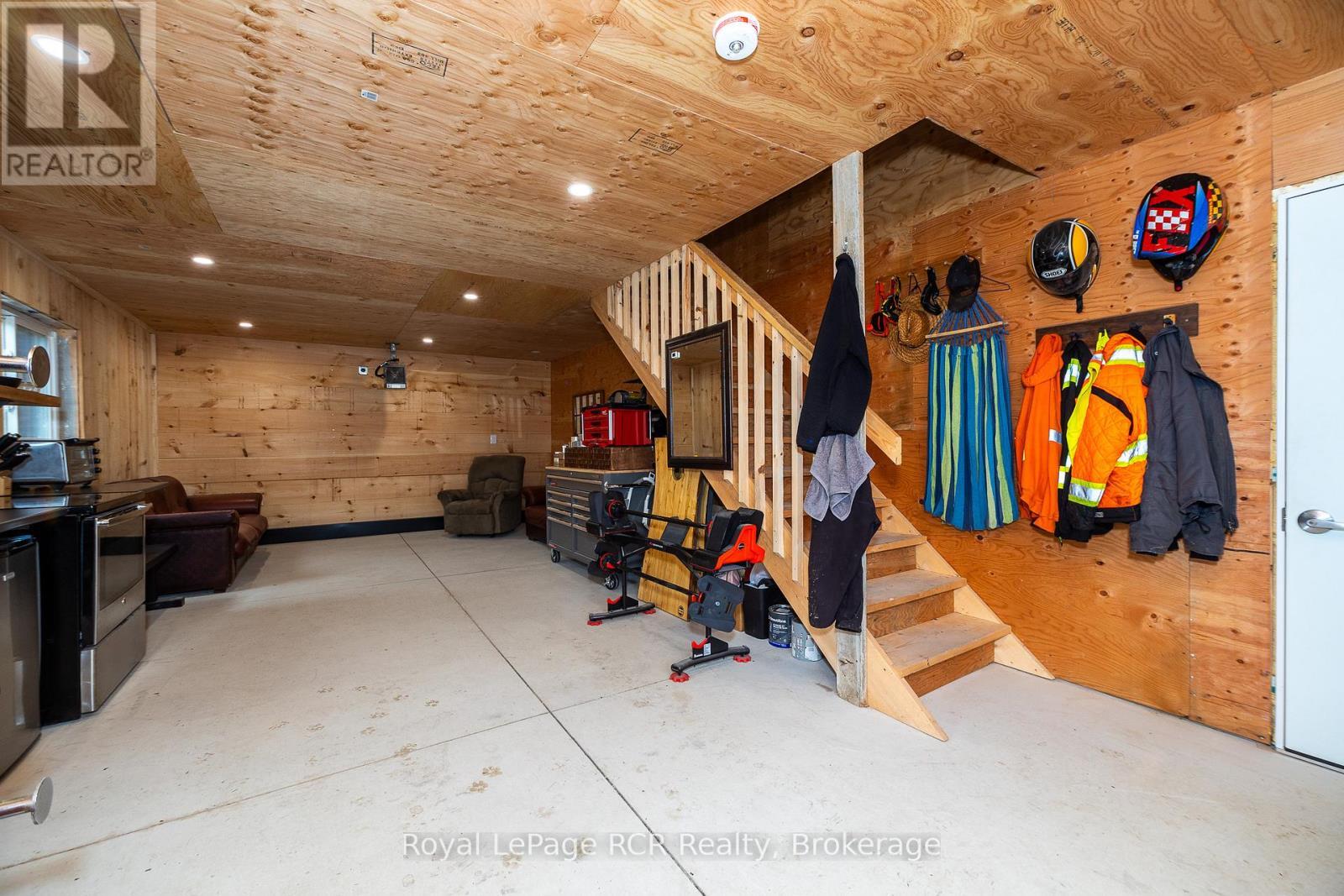 773760 Highway 10, Grey Highlands, ON - Indoor Photo Showing Garage