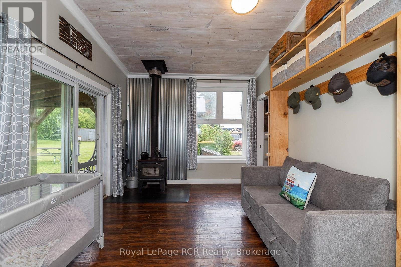 773760 Highway 10, Grey Highlands, ON - Indoor Photo Showing Living Room