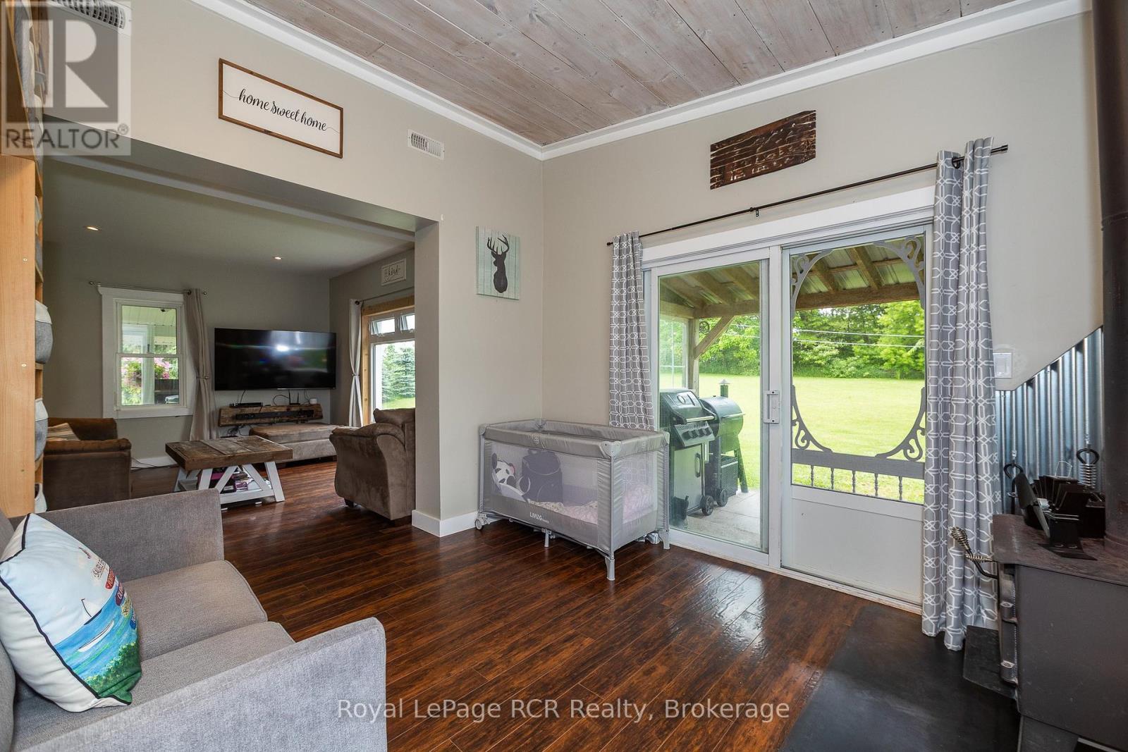 773760 Highway 10, Grey Highlands, ON - Indoor Photo Showing Living Room