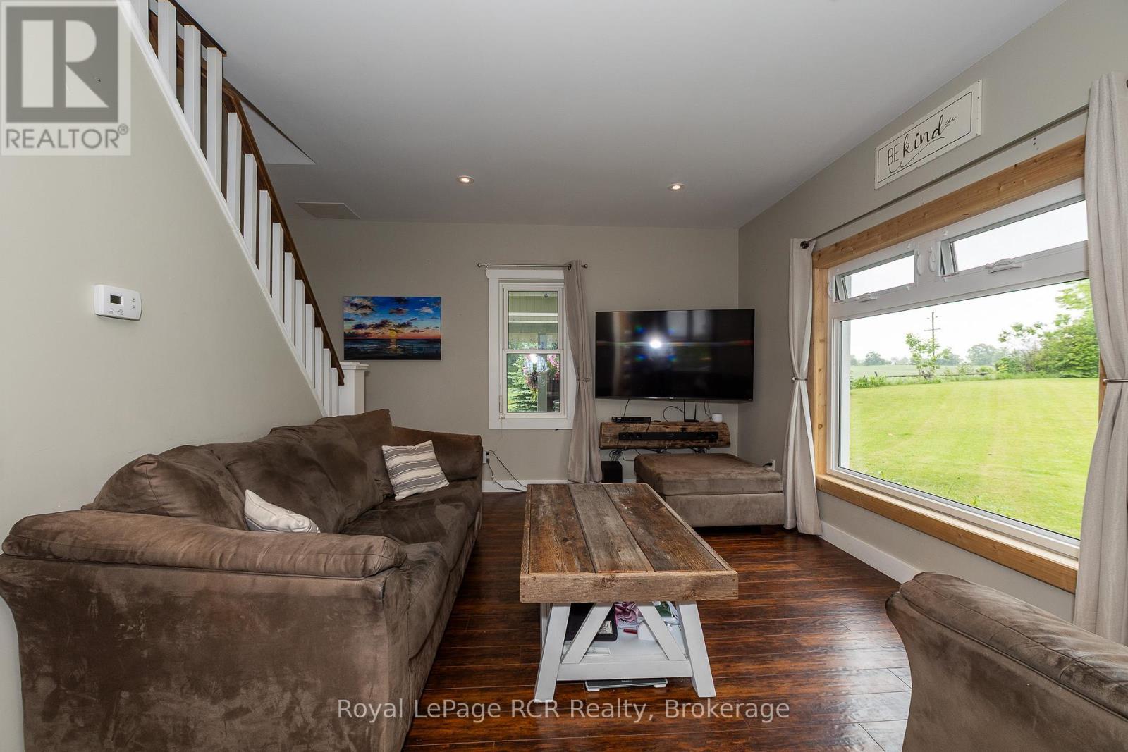 773760 Highway 10, Grey Highlands, ON - Indoor Photo Showing Living Room