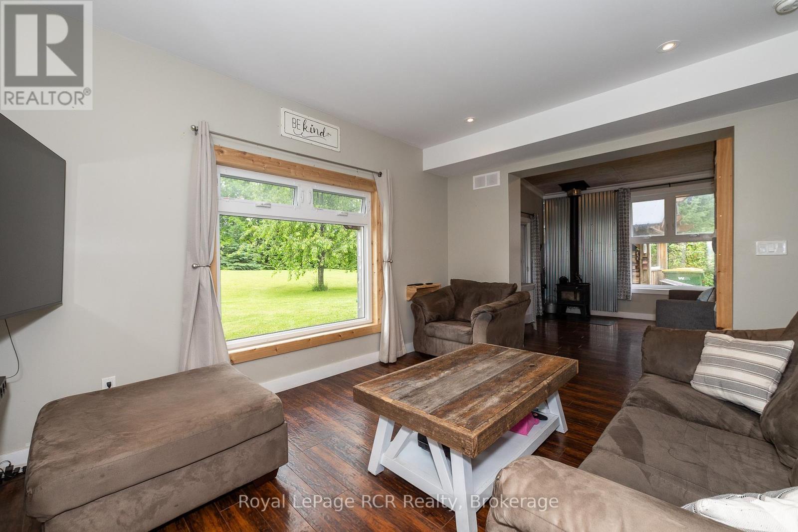 773760 Highway 10, Grey Highlands, ON - Indoor Photo Showing Living Room