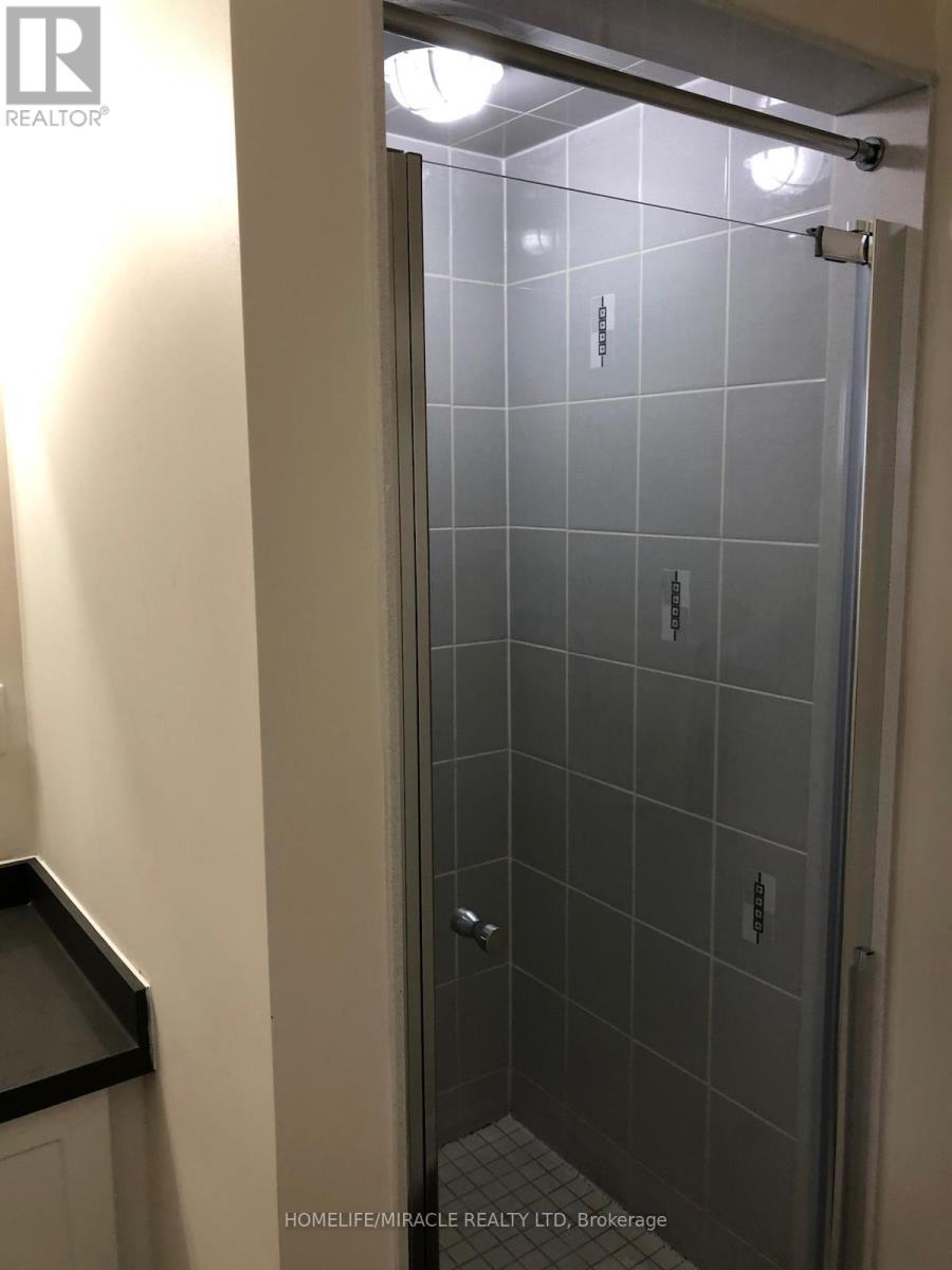 31 Banbridge Crescent, Brampton, ON - Indoor Photo Showing Bathroom