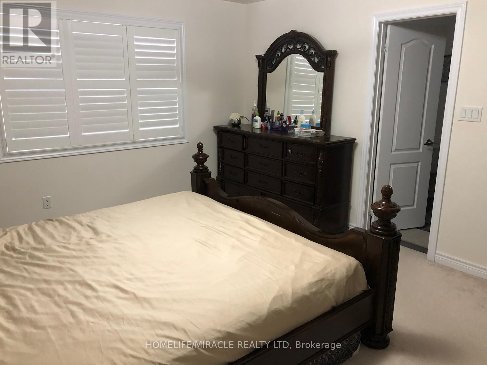31 Banbridge Crescent, Brampton, ON - Indoor Photo Showing Bedroom