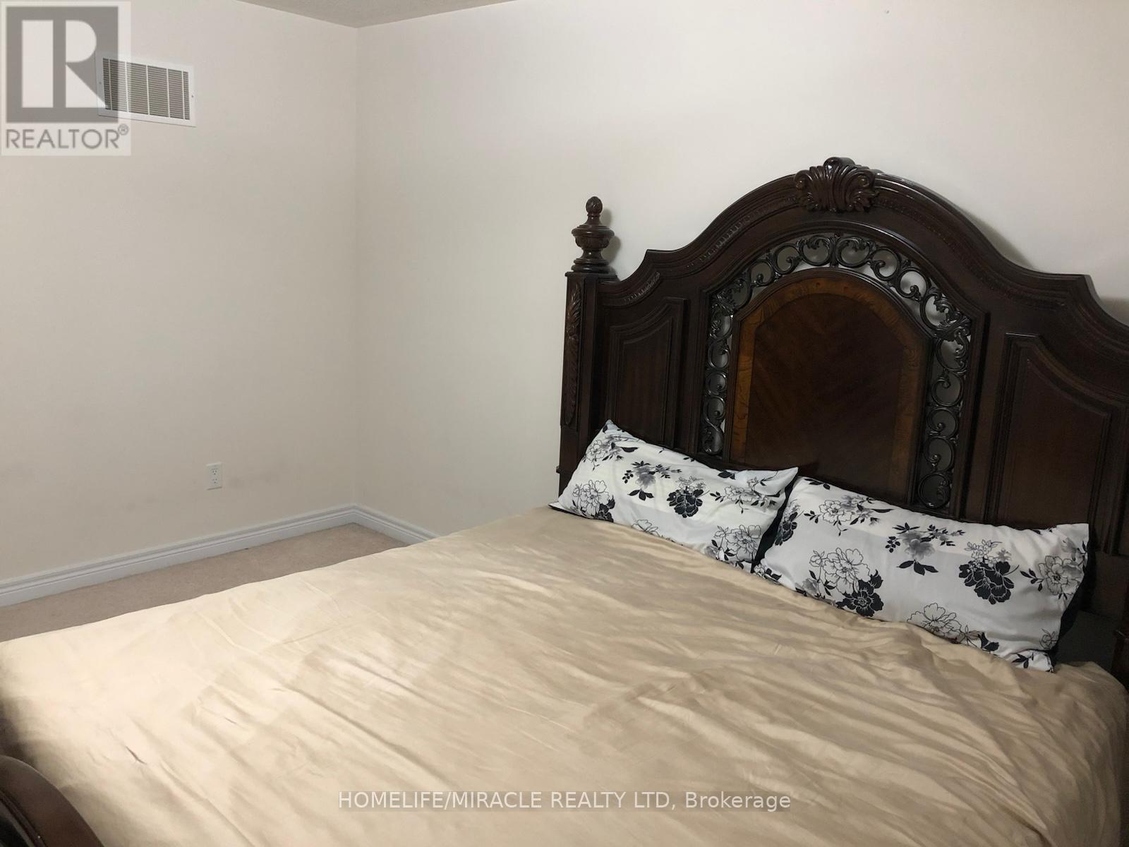 31 Banbridge Crescent, Brampton, ON - Indoor Photo Showing Bedroom