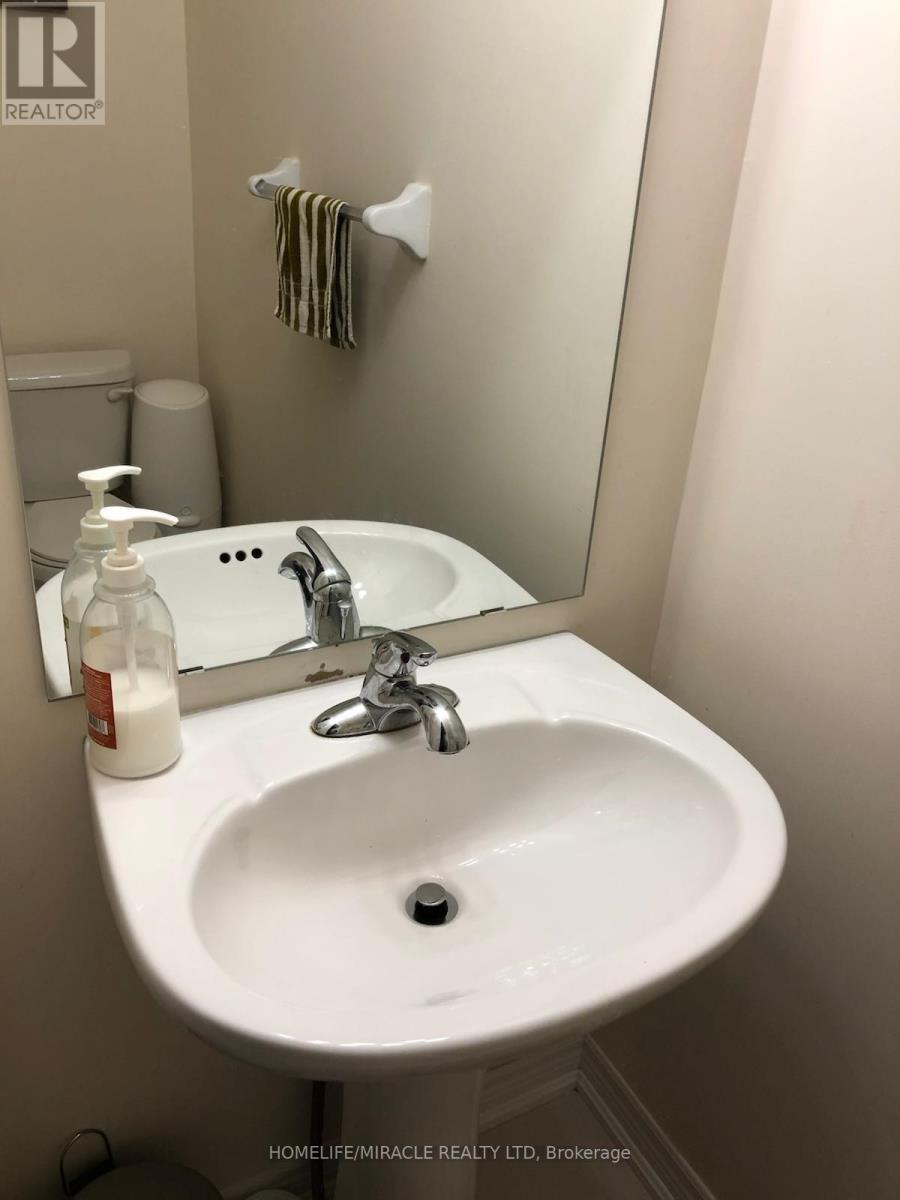 31 Banbridge Crescent, Brampton, ON - Indoor Photo Showing Bathroom