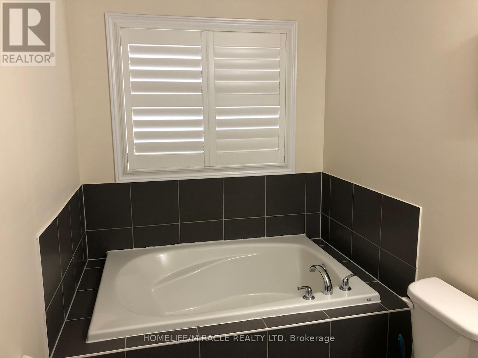 31 Banbridge Crescent, Brampton, ON - Indoor Photo Showing Bathroom