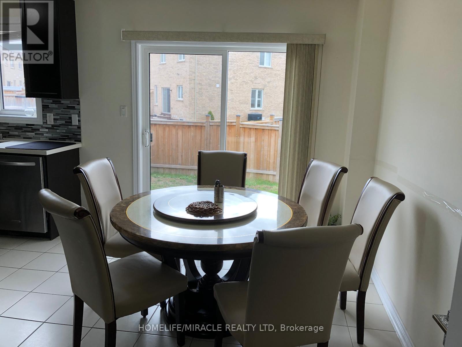31 Banbridge Crescent, Brampton, ON - Indoor Photo Showing Dining Room