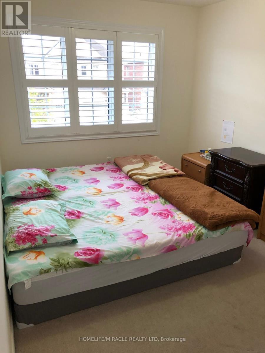 31 Banbridge Crescent, Brampton, ON - Indoor Photo Showing Bedroom