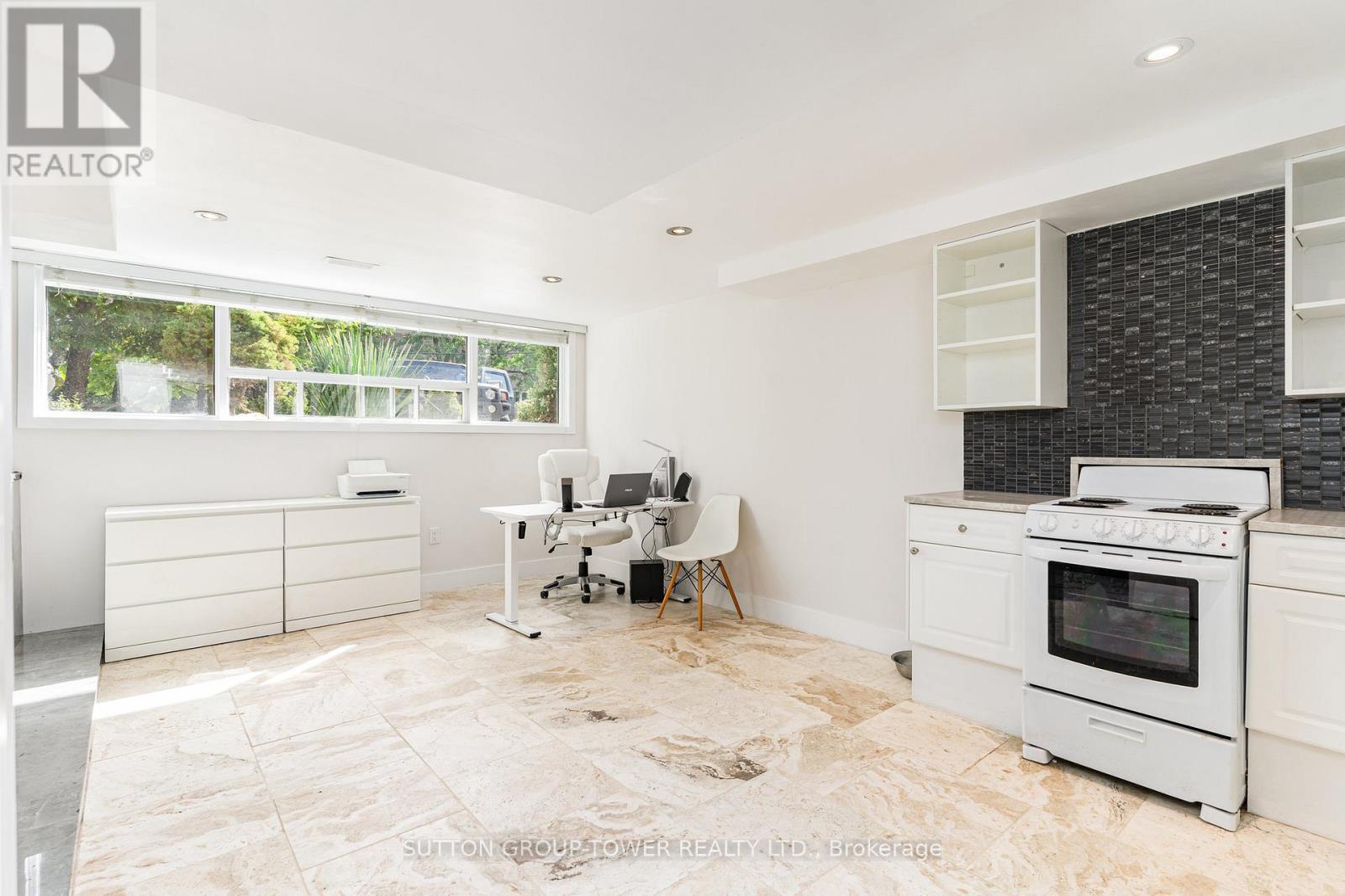 1037 Leilani Drive, Mississauga, ON - Indoor Photo Showing Kitchen