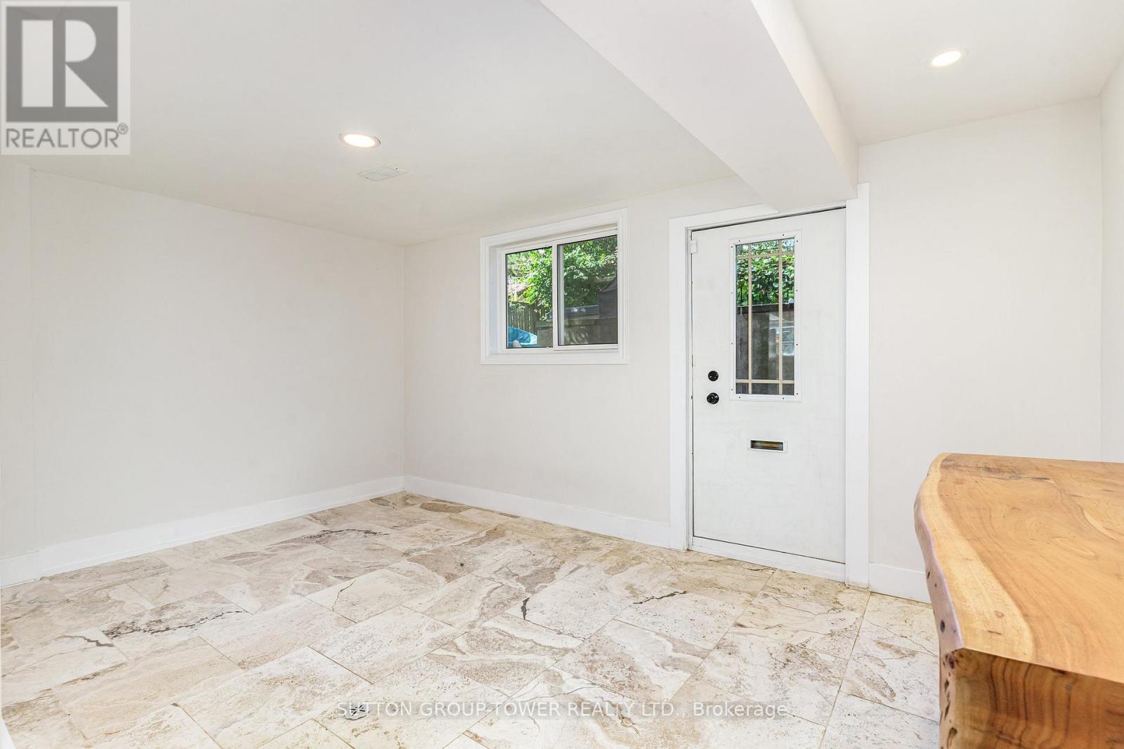 1037 Leilani Drive, Mississauga, ON - Indoor Photo Showing Other Room