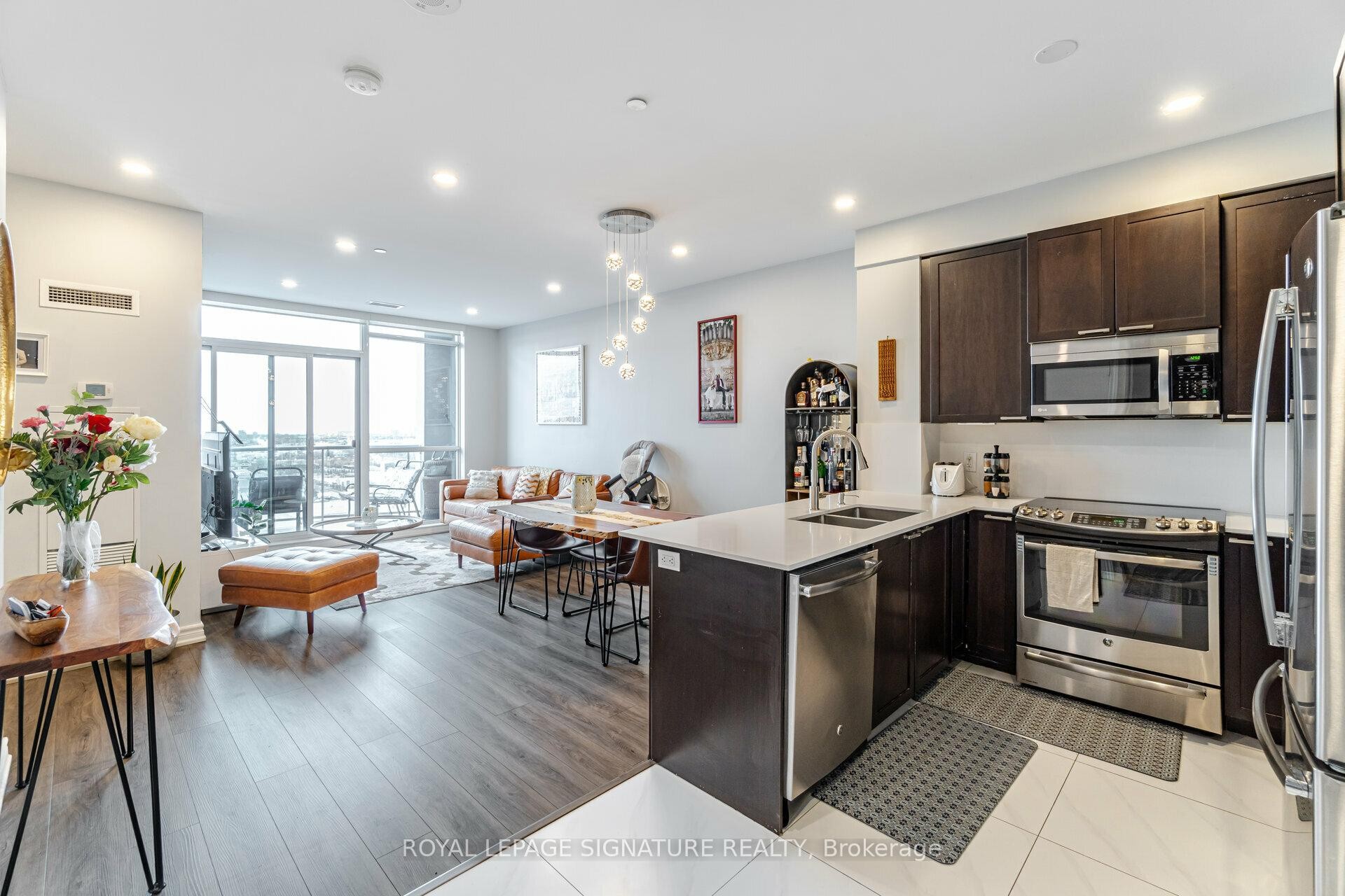 Ph01-1328 Birchmount Road, Toronto, ON - Indoor Photo Showing Kitchen With Stainless Steel Kitchen With Double Sink With Upgraded Kitchen