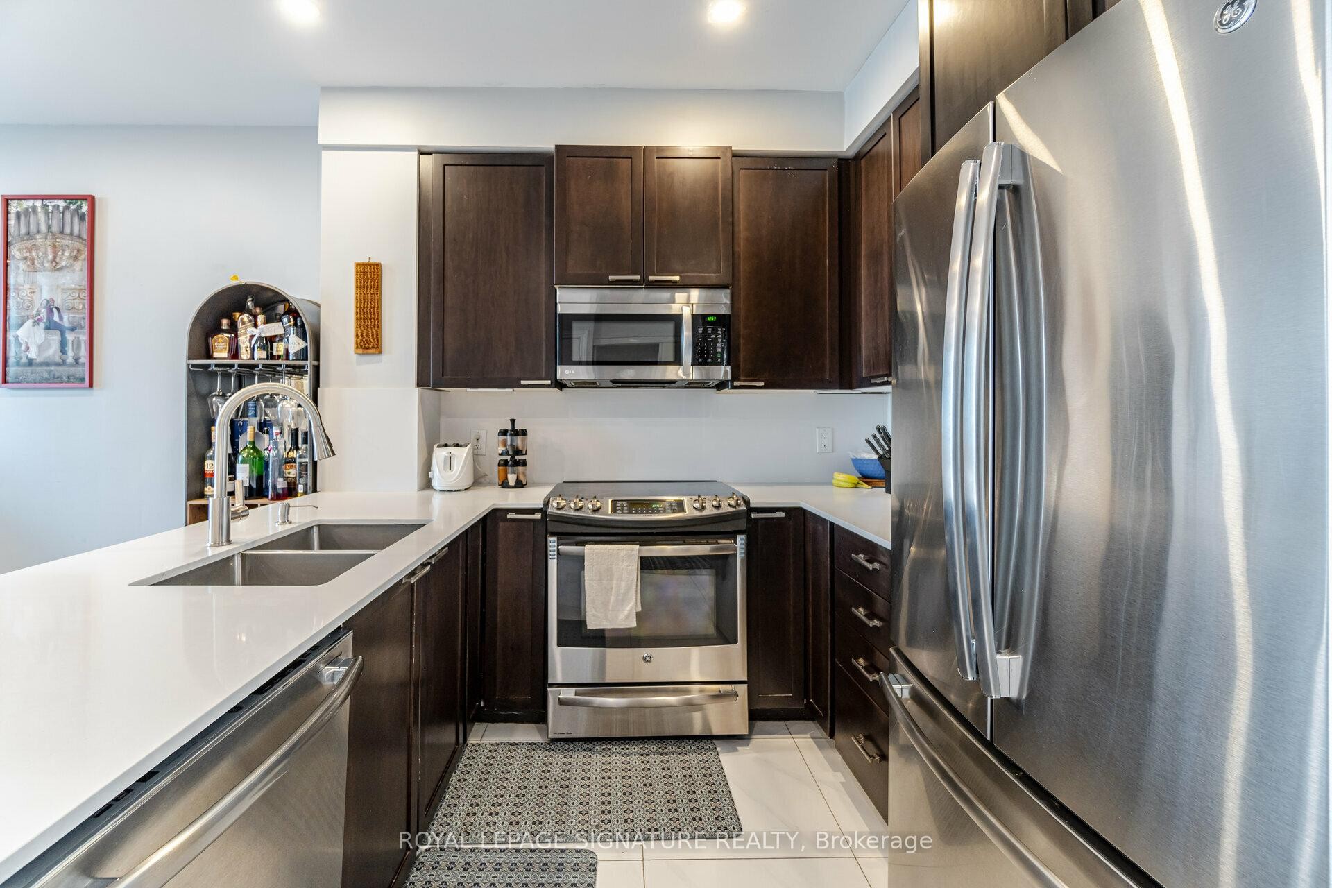 Ph01-1328 Birchmount Road, Toronto, ON - Indoor Photo Showing Kitchen With Stainless Steel Kitchen With Double Sink With Upgraded Kitchen