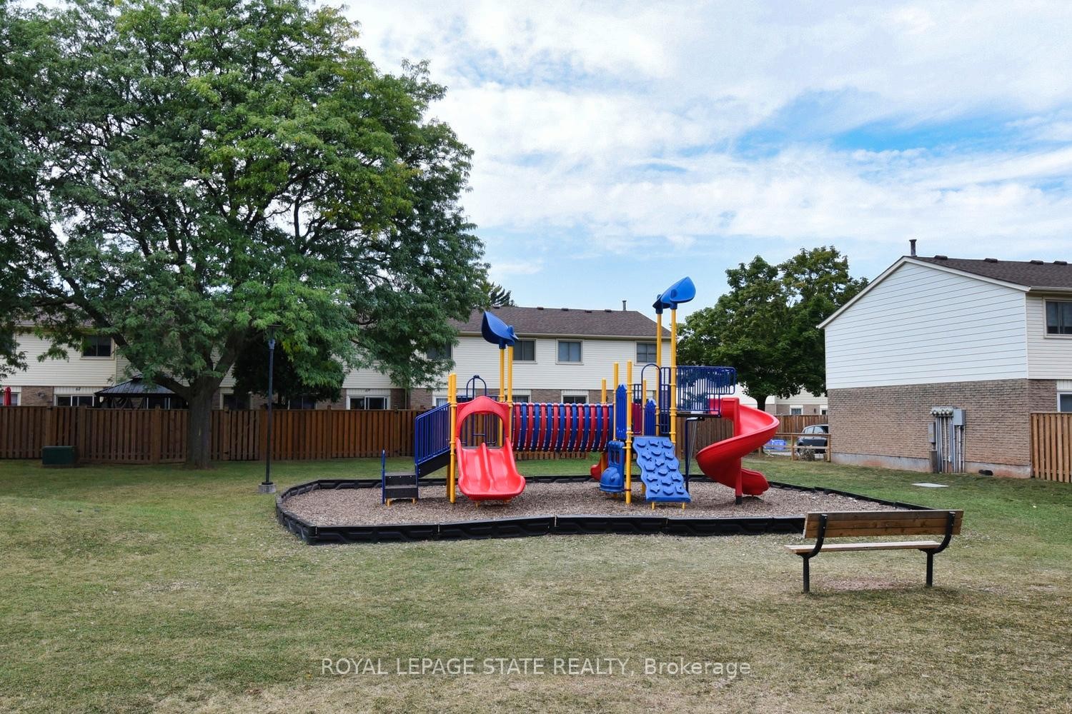 122-150 Gateshead Crescent, Hamilton, ON - Outdoor