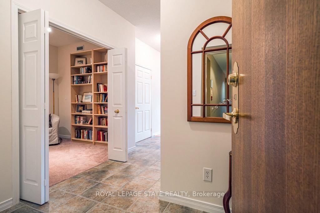 401-4000 Creekside Drive, Hamilton, ON - Indoor Photo Showing Other Room