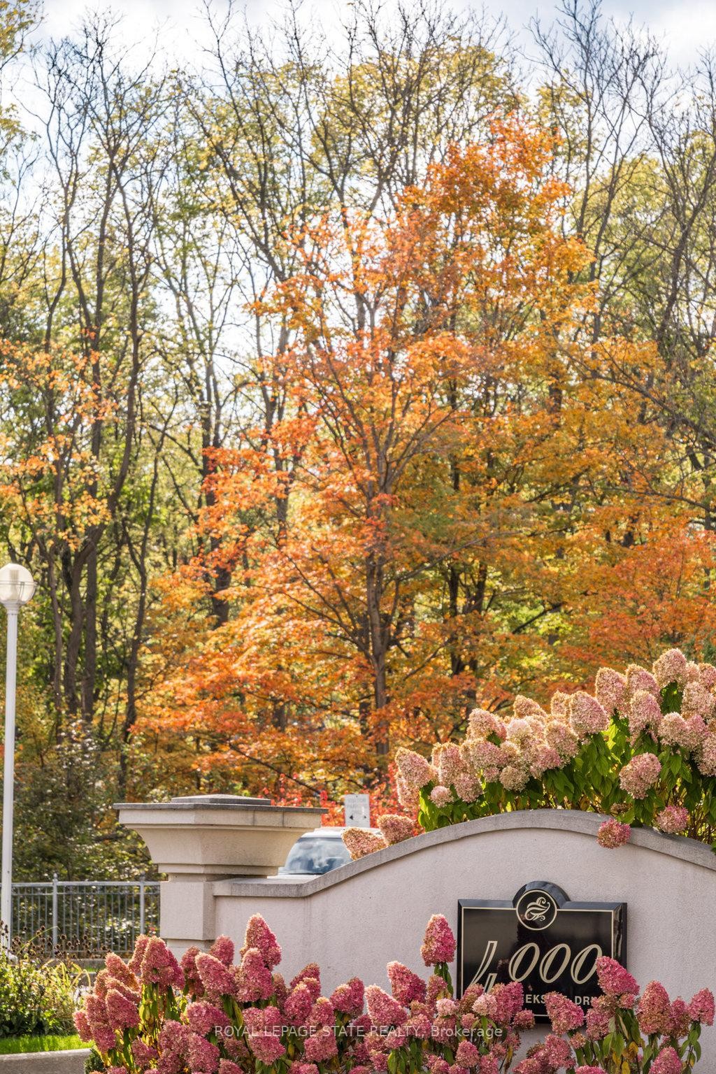 401-4000 Creekside Drive, Hamilton, ON - Outdoor