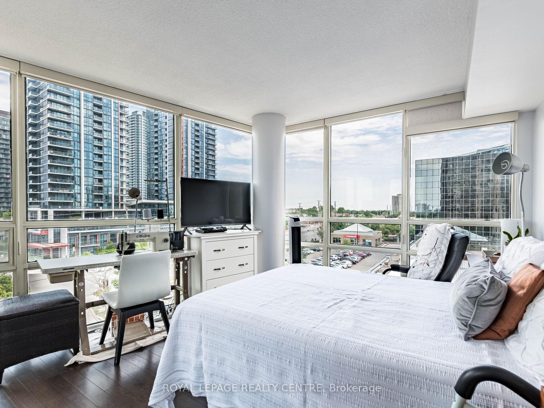 601-50 Eglinton Avenue W, Mississauga, ON - Indoor Photo Showing Bedroom
